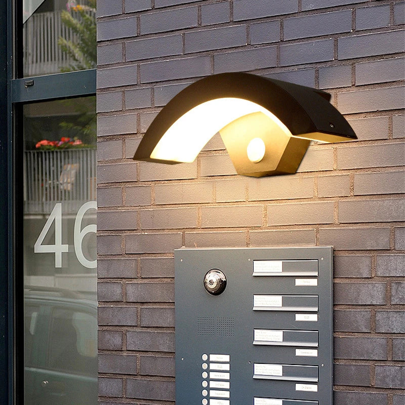 Vano | Moderno Faretto da Esterno in Alluminio Nero con Sensore di Movimento e Classe di Protezione IP65 per Giardino e Veranda