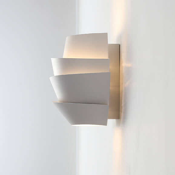 Lampada da parete scandinava con punti luce doppi - NordGlow