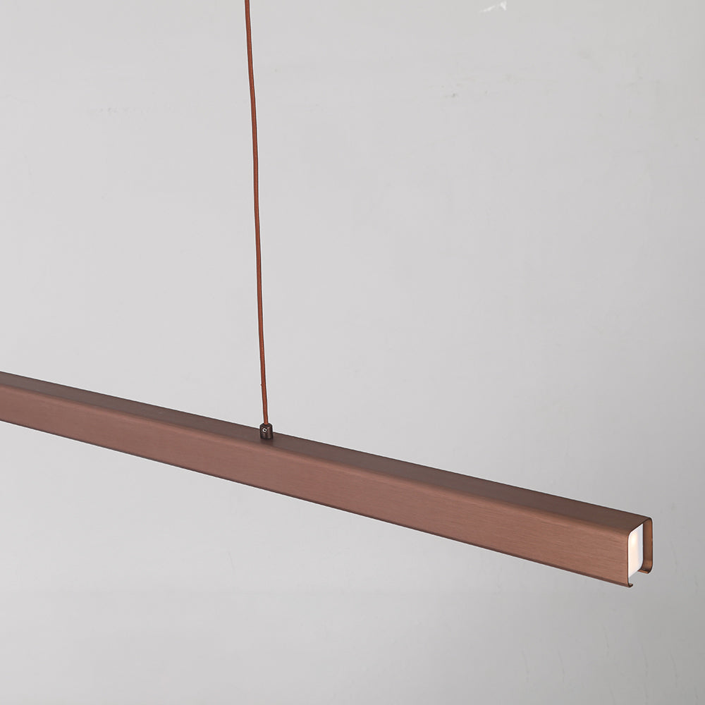 Moderno Lampadario a LED – Stile Industriale con Dettagli in Pelle