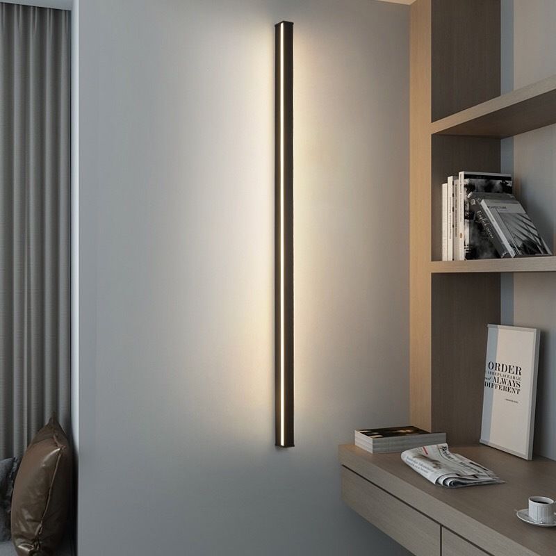 Lampada da parete lineare LED minimalista con illuminazione atmosferica