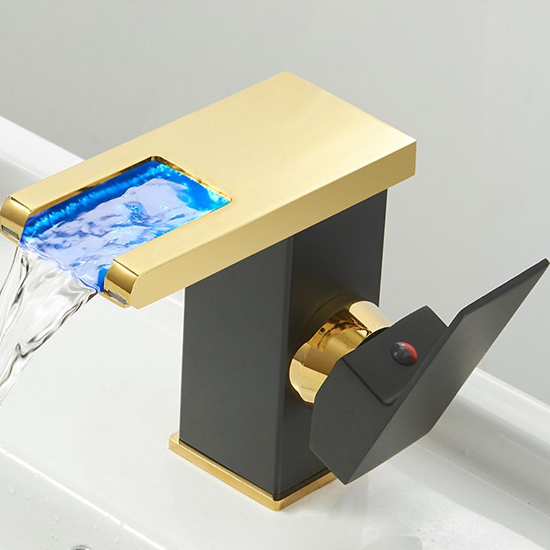 Rubinetto da lavabo moderno a cascata con LED in ottone