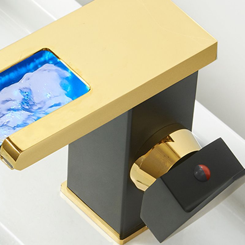 Rubinetto da lavabo moderno a cascata con LED in ottone