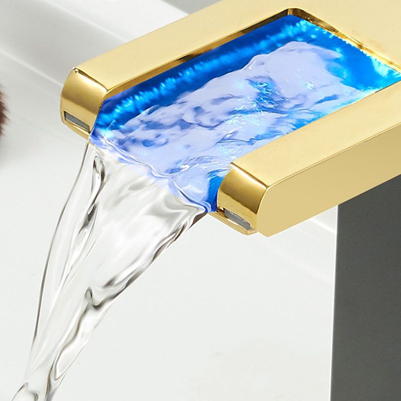 Rubinetto da lavabo moderno a cascata con LED in ottone
