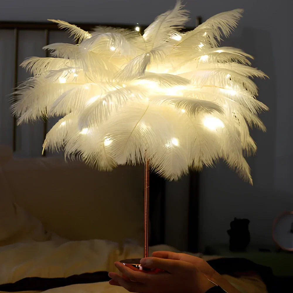 Lampada da Tavolo con Piume e Stelo in Metallo con Base Rotonda