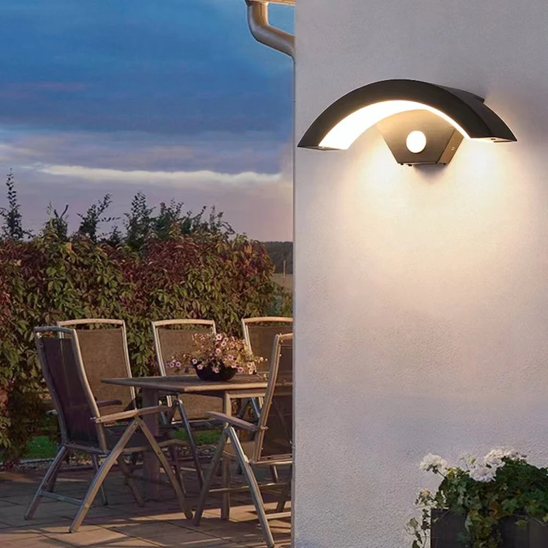Vano | Moderno Faretto da Esterno in Alluminio Nero con Sensore di Movimento e Classe di Protezione IP65 per Giardino e Veranda