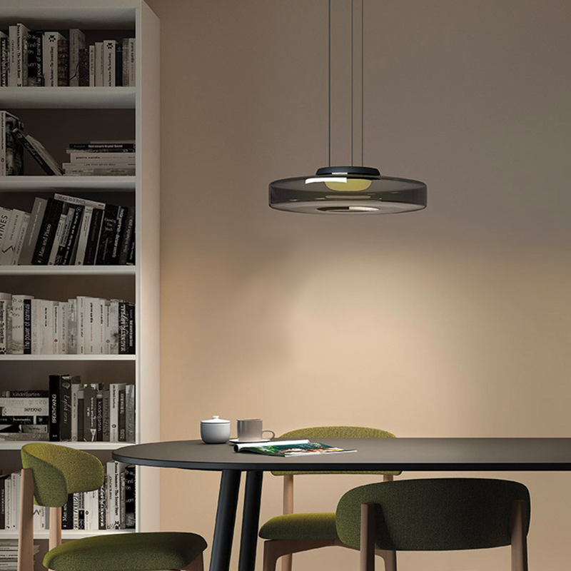 Lampada a sospensione in vetro Bauhaus con lampadina LED calda