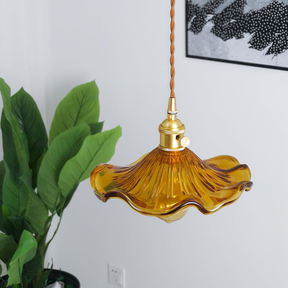 Luvessa | Lampada a Sospensione in Vetro a Forma di Fiore con Finitura in Ottone per Illuminazione Elegante in Sala da Pranzo e Camera da Letto