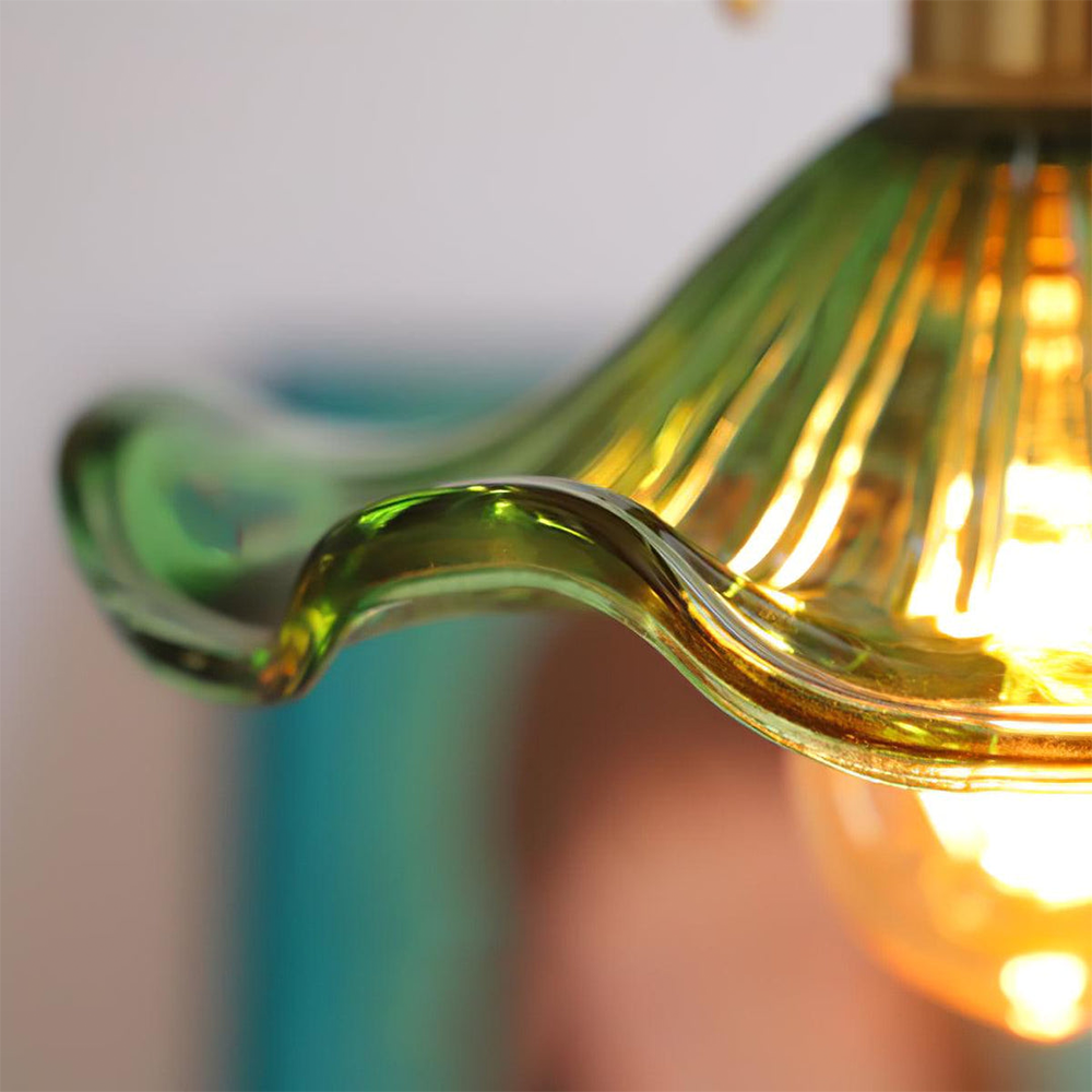 Luvessa | Lampada a Sospensione in Vetro a Forma di Fiore con Finitura in Ottone per Illuminazione Elegante in Sala da Pranzo e Camera da Letto