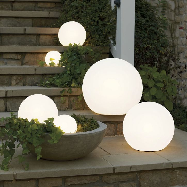 Luce da Giardino LED Rotonda Impermeabile con 16 Colori e Telecomando - Perfetta per Giardino, Portico e Feste