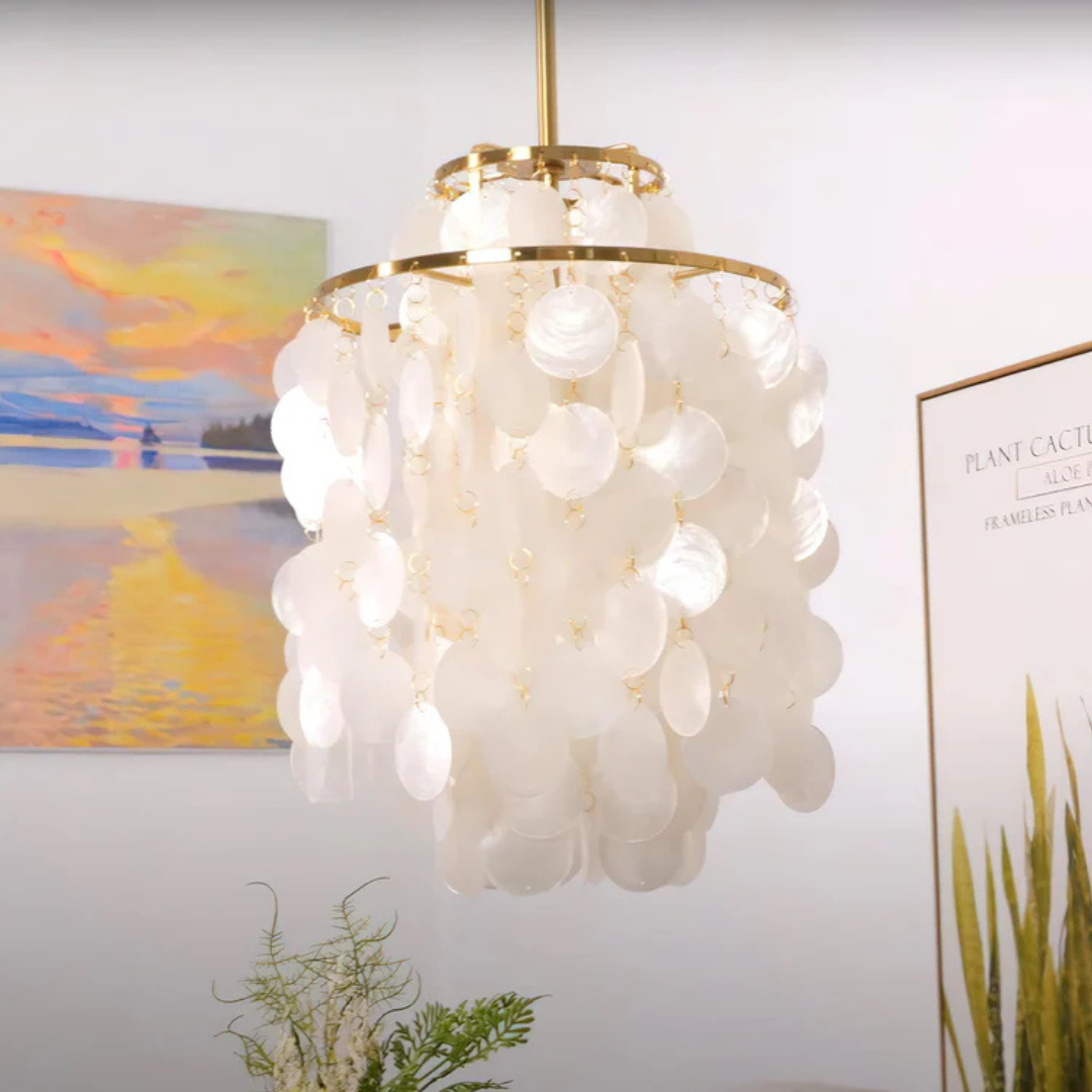 Lampada Vintage Elegante con Conchiglie e Atmosfera Marittima
