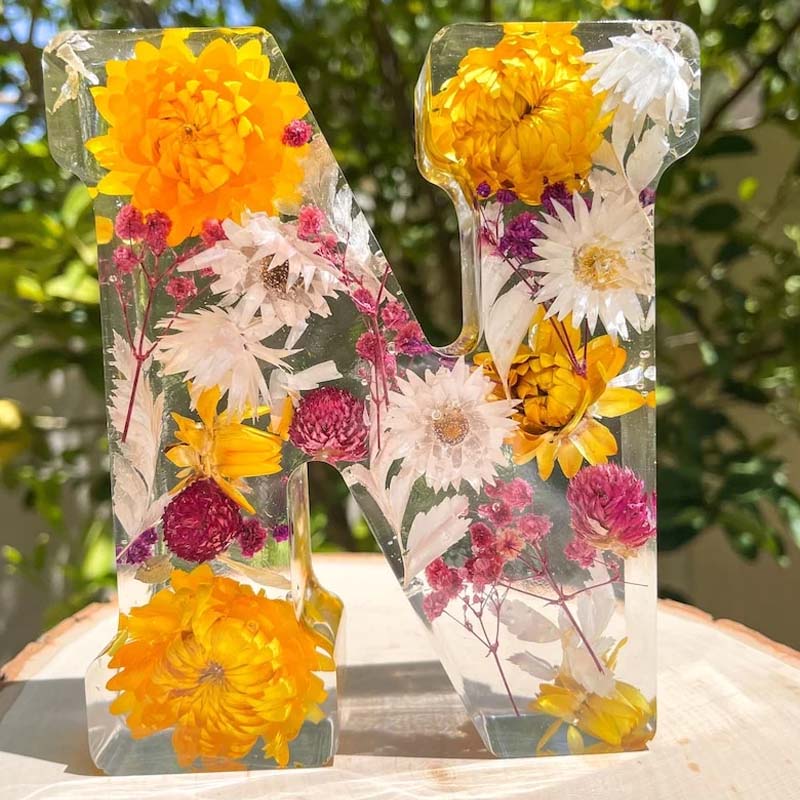 Sandsberg | Luce Notturna a Fiori in Resina | Lampada Decorativa a Forma di Lettera