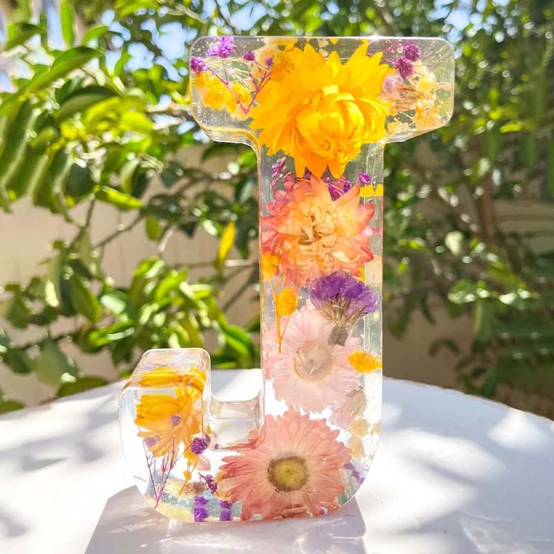Sandsberg | Luce Notturna a Fiori in Resina | Lampada Decorativa a Forma di Lettera