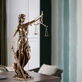 Statua decorativa della Dea della Giustizia