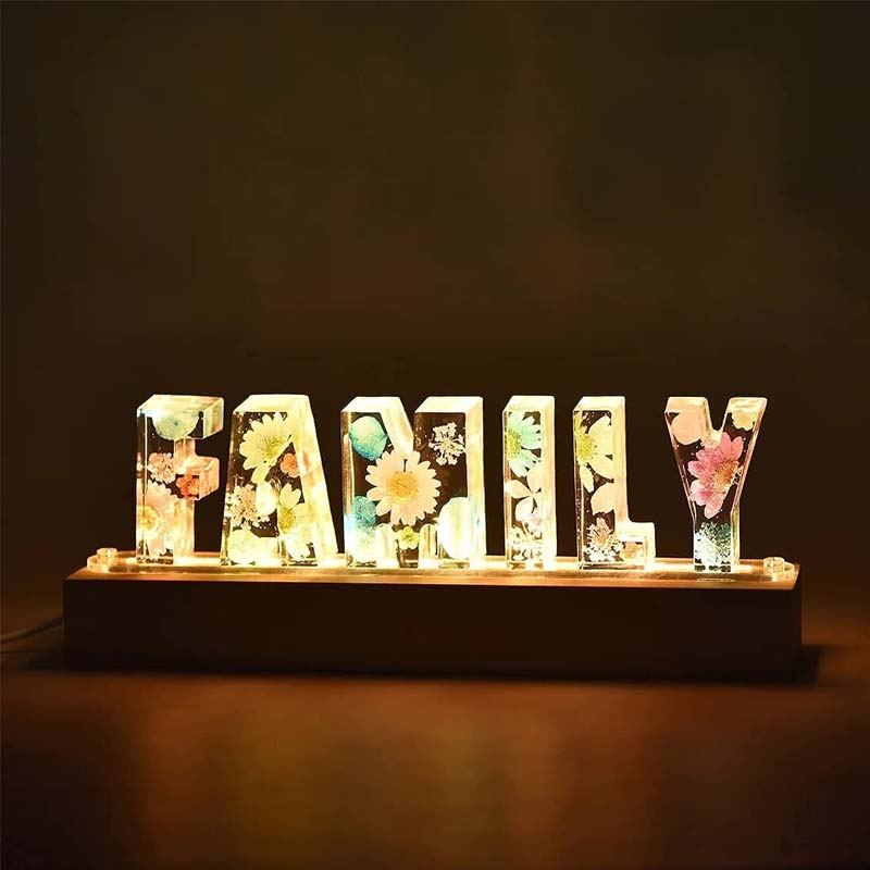 Sandsberg | Luce Notturna a Fiori in Resina | Lampada Decorativa a Forma di Lettera