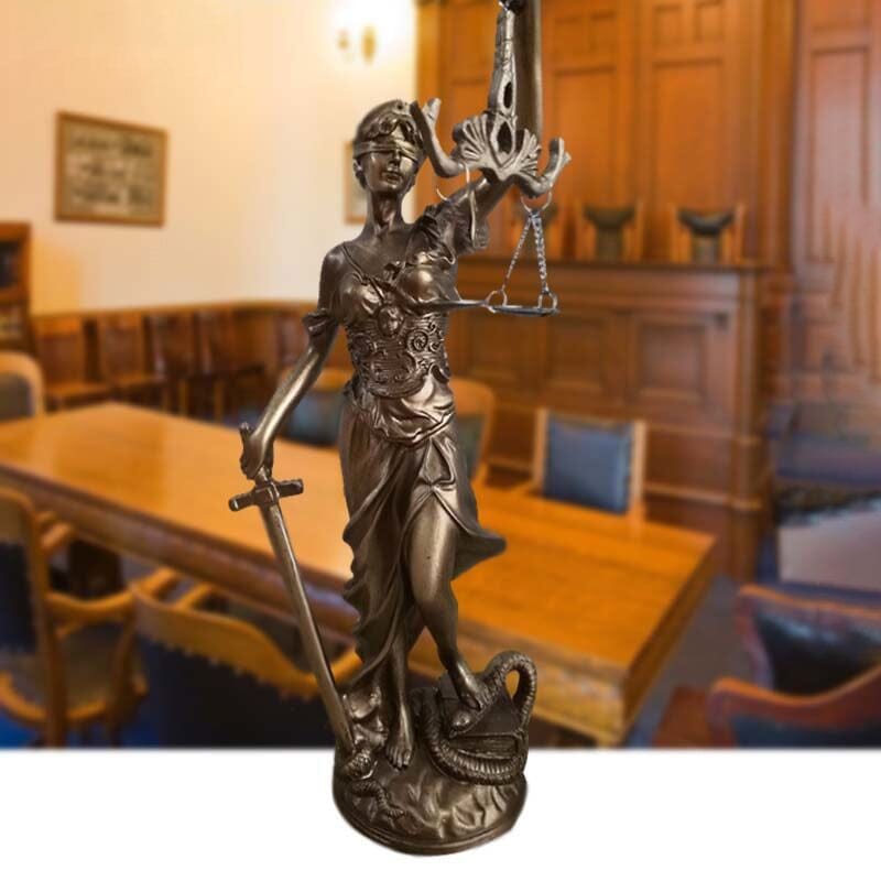 Statua decorativa della Dea della Giustizia
