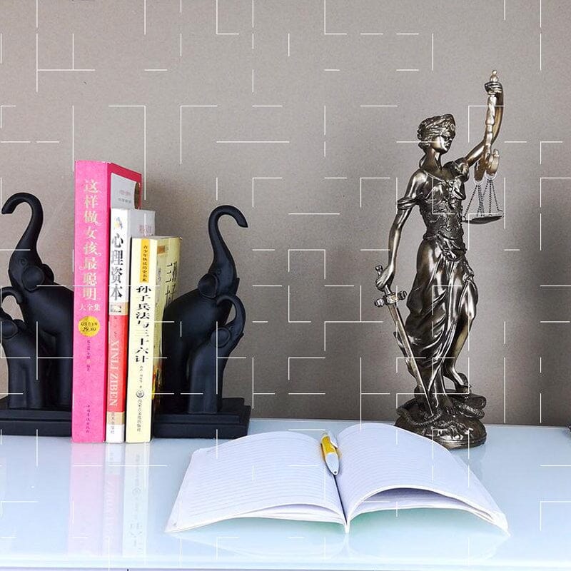 Statua decorativa della Dea della Giustizia