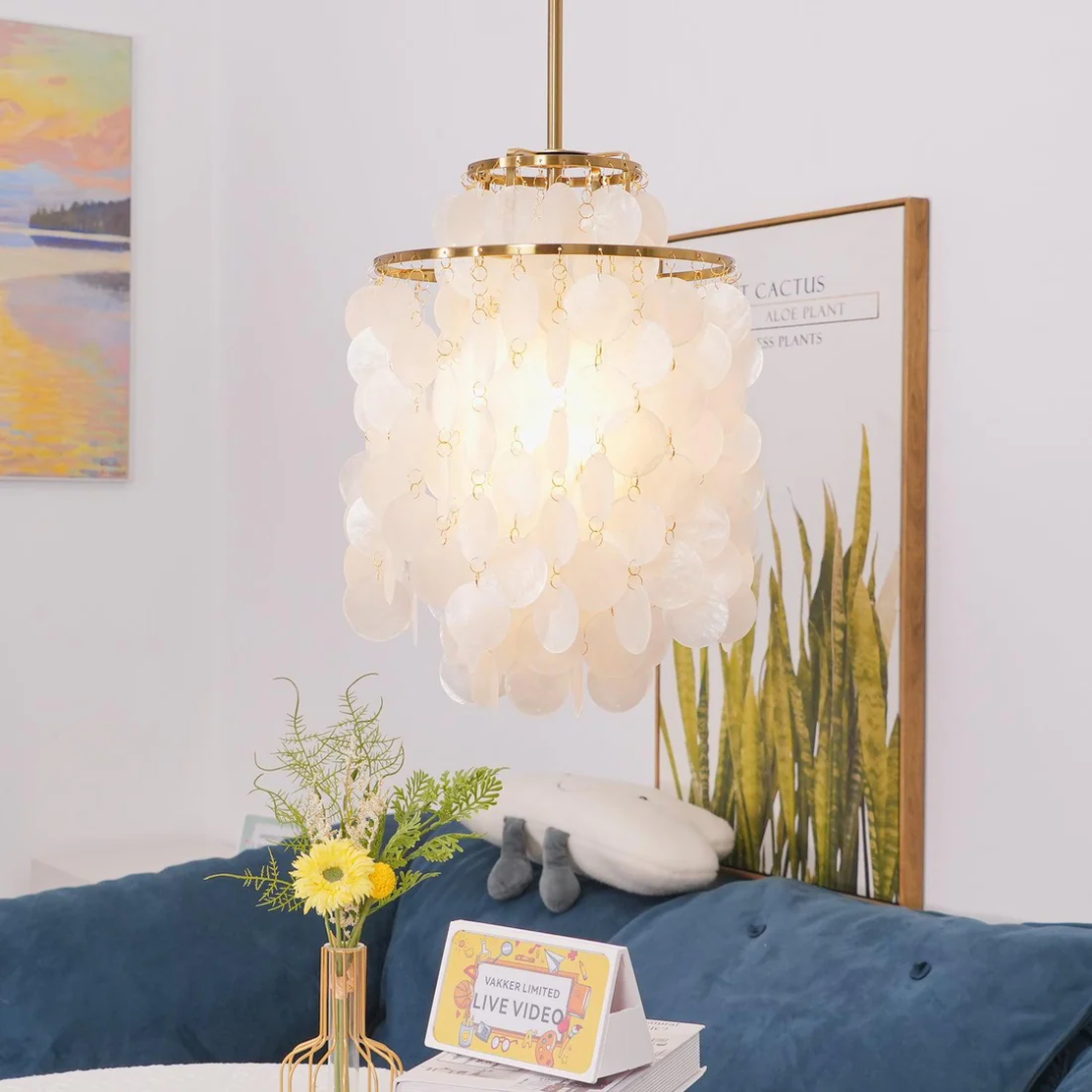 Lampada Vintage Elegante con Conchiglie e Atmosfera Marittima