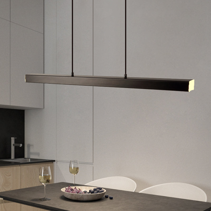 Moderno Lampadario a LED – Stile Industriale con Dettagli in Pelle