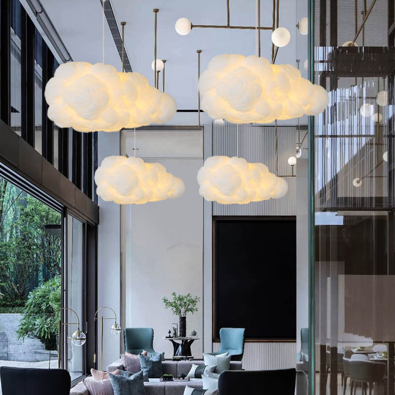 Lampada da soffitto elegante con due paralumi bianchi