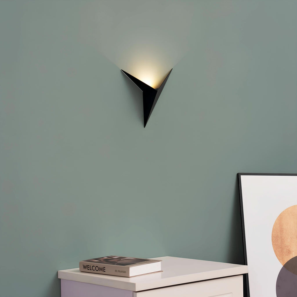 Lampada da Parete Triangolare LED Moderna per Interni Eleganti