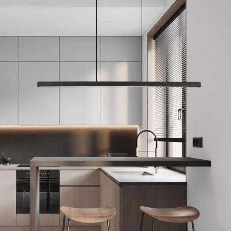 Moderno Lampadario a LED – Stile Industriale con Dettagli in Pelle