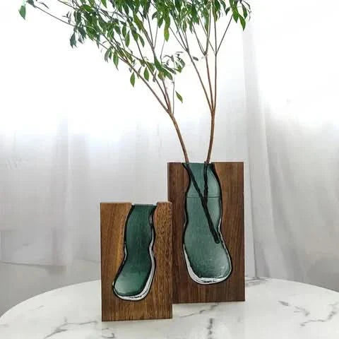 Vaso in Vetro Scandinavo con Accento in Legno per Interni Moderni