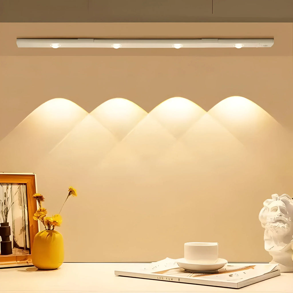 GlowTrack – Luce LED Ricaricabile con Sensore di Movimento