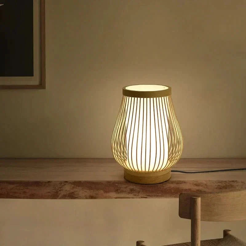 Lampada da tavolo in bambù giapponese con luce calda