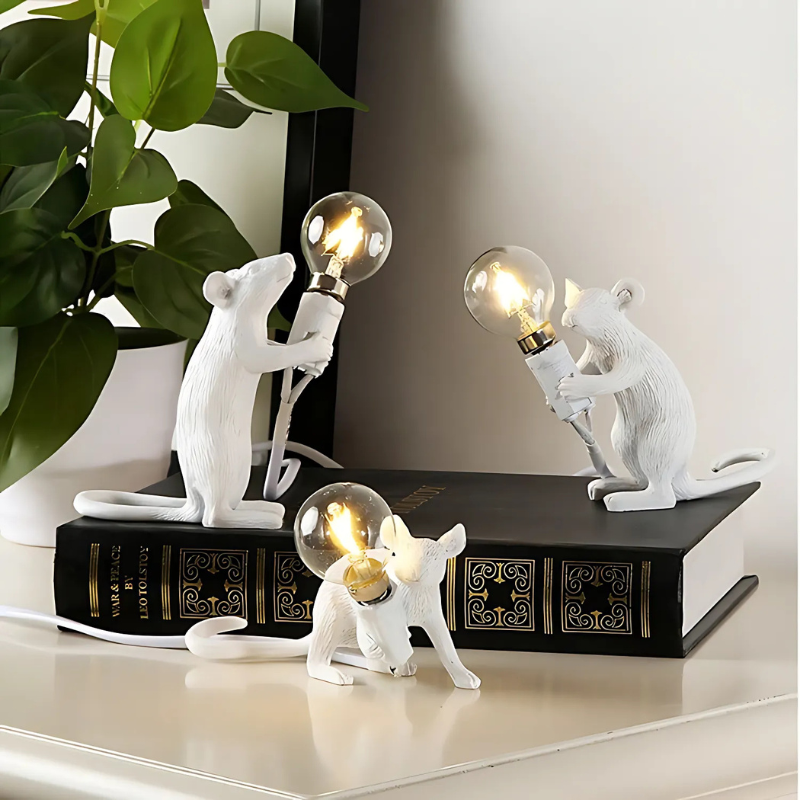 Mousey – Lampada da tavolo con Design Giocoso e Unico Punto di Attrazione