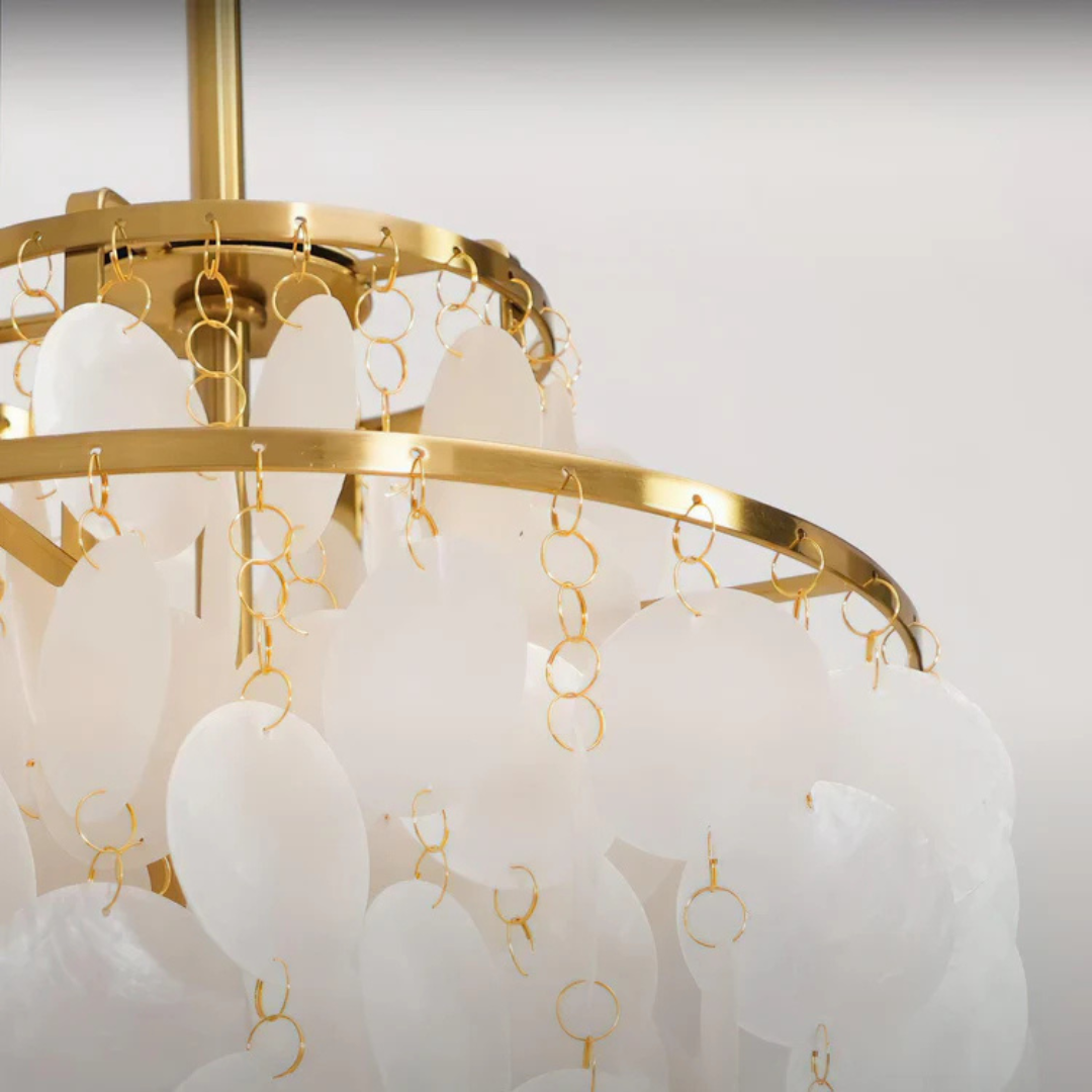 Lampada Vintage Elegante con Conchiglie e Atmosfera Marittima