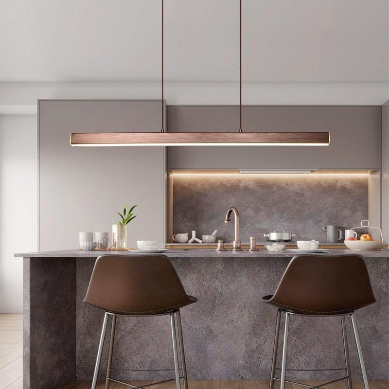 Moderno Lampadario a LED – Stile Industriale con Dettagli in Pelle
