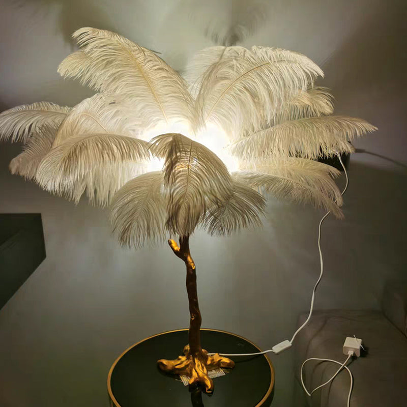 Lampada alta con piume, che porta lusso in ogni ambiente!