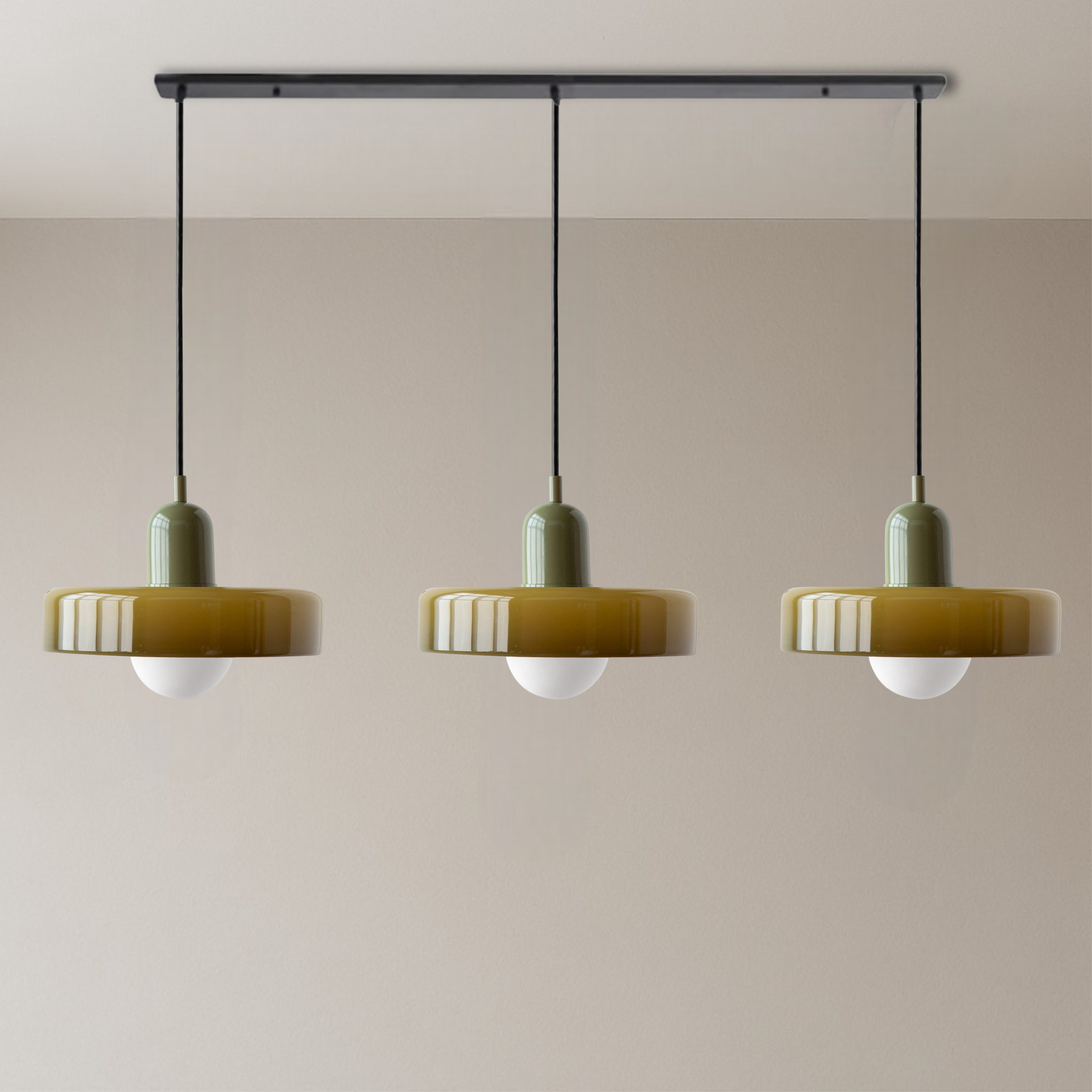 Lampada a sospensione in vetro colorato Bauhaus a 3 teste per spazi abitativi moderni