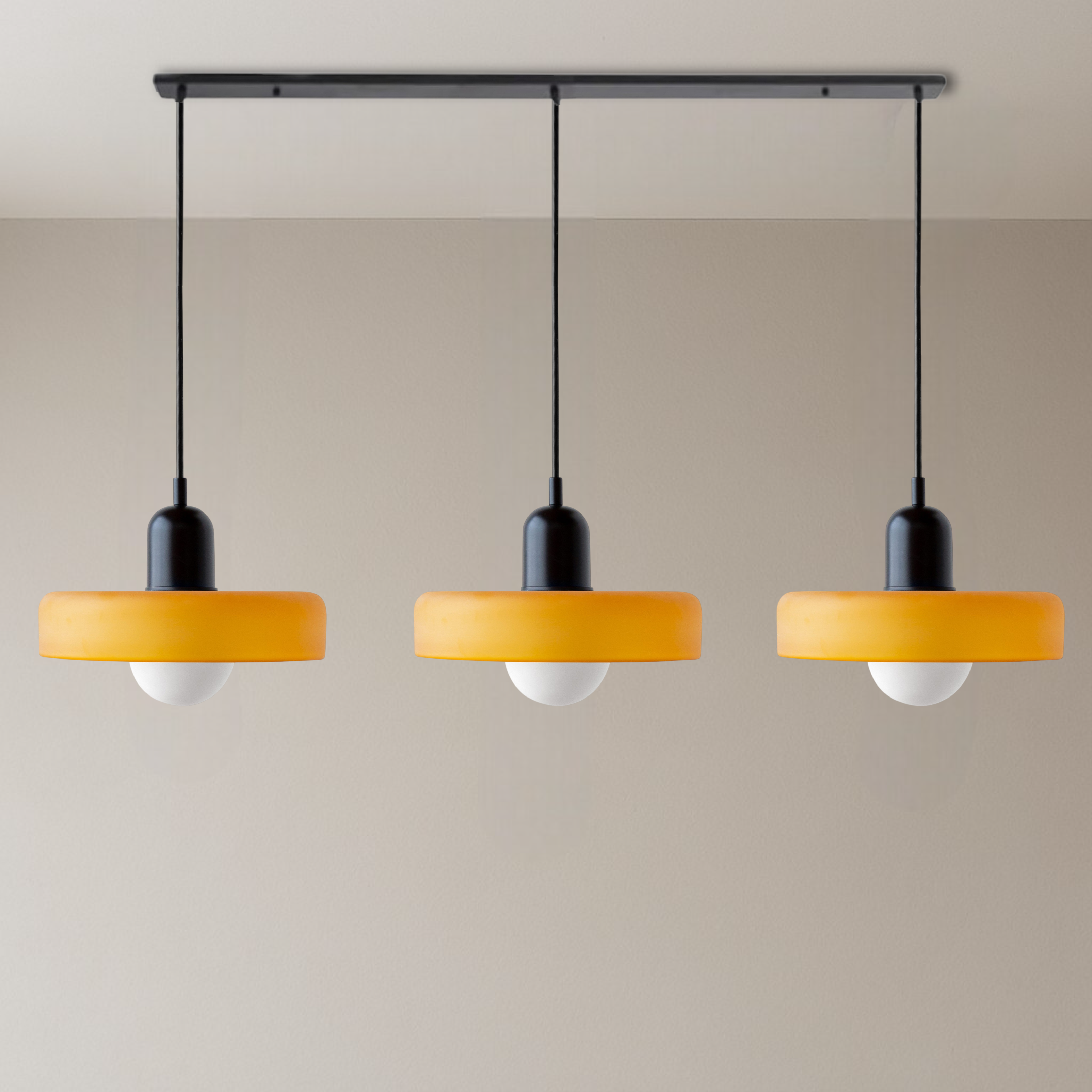 Lampada a sospensione in vetro colorato Bauhaus a 3 teste per spazi abitativi moderni