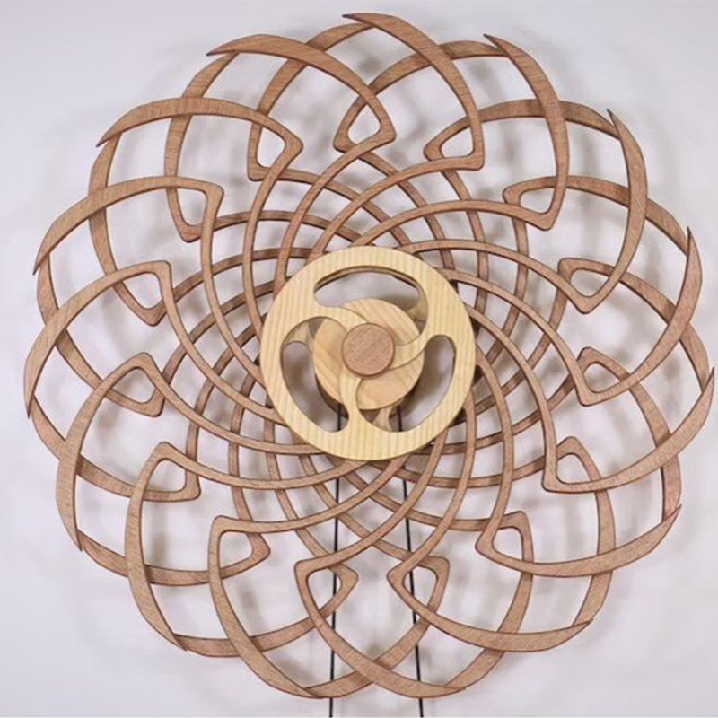 Scultura cinetica fatta a mano