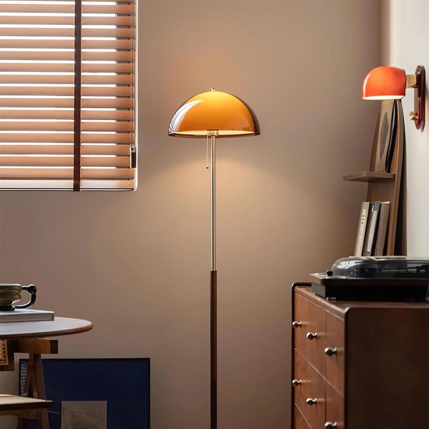 Evelisse | Lampada da Terra Ispirata al Retro con Cupola Ambra e Luce Calda
