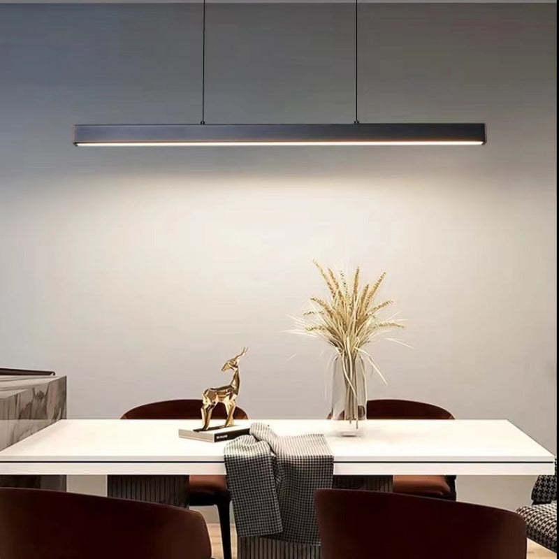 Moderno Lampadario a LED – Stile Industriale con Dettagli in Pelle