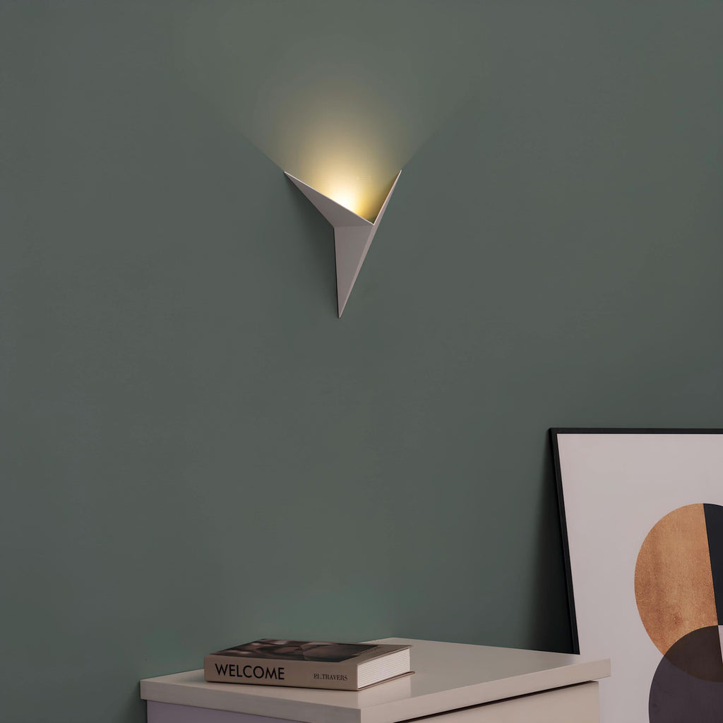 Lampada da Parete Triangolare LED Moderna per Interni Eleganti