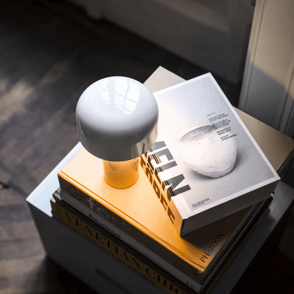 Lampada da Tavolo LED Ricaricabile con Paralume in Metallo