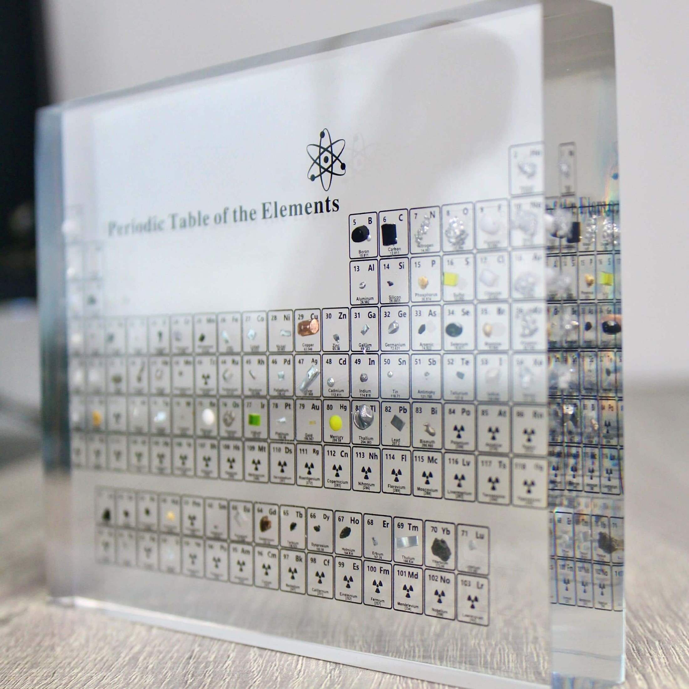 AtomVault | Esposizione Educativa della Tavola Periodica con Elementi Reali – Decorazione Scientifica in Vetro Premium