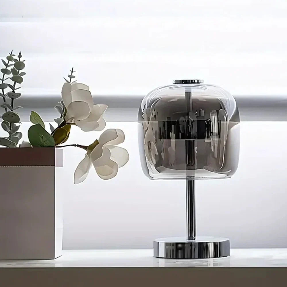 NovaLume – Lampada da tavolo moderna con luce dimmerabile e connessione USB in ferro e vetro