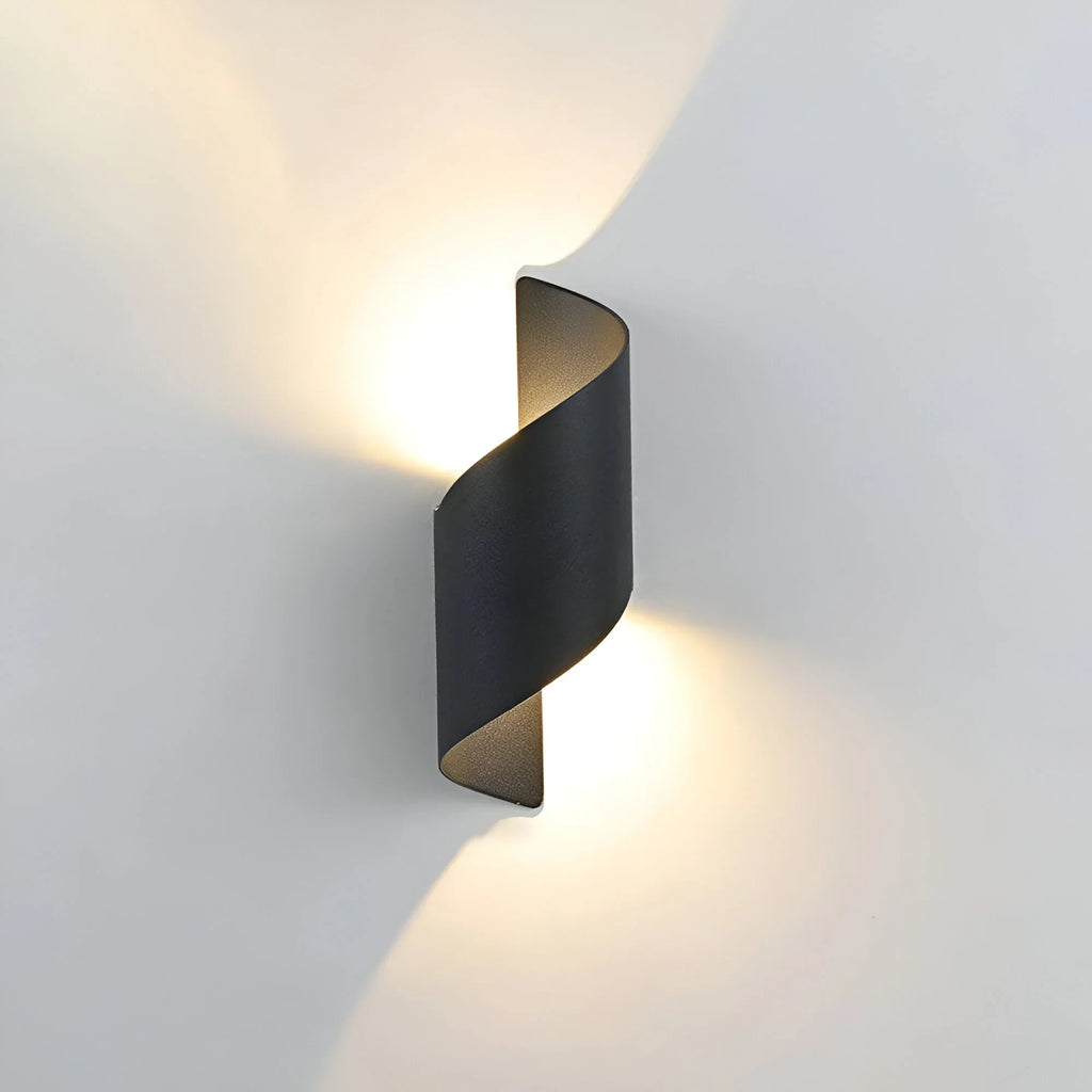 LumiTwist – Applique a LED Moderna e Twistata