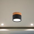 Plafoniera LED cilindrica per corridoi eleganti