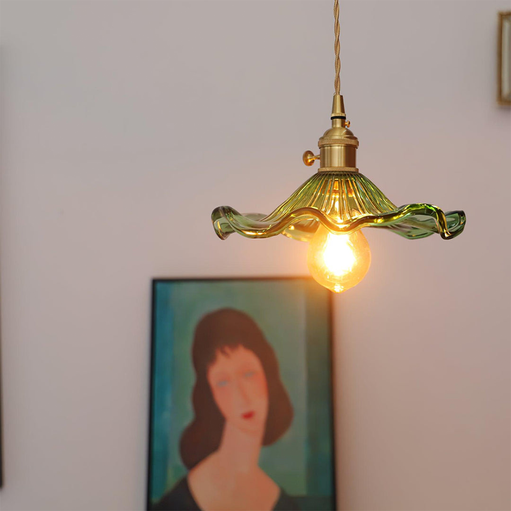 Luvessa | Lampada a Sospensione in Vetro a Forma di Fiore con Finitura in Ottone per Illuminazione Elegante in Sala da Pranzo e Camera da Letto