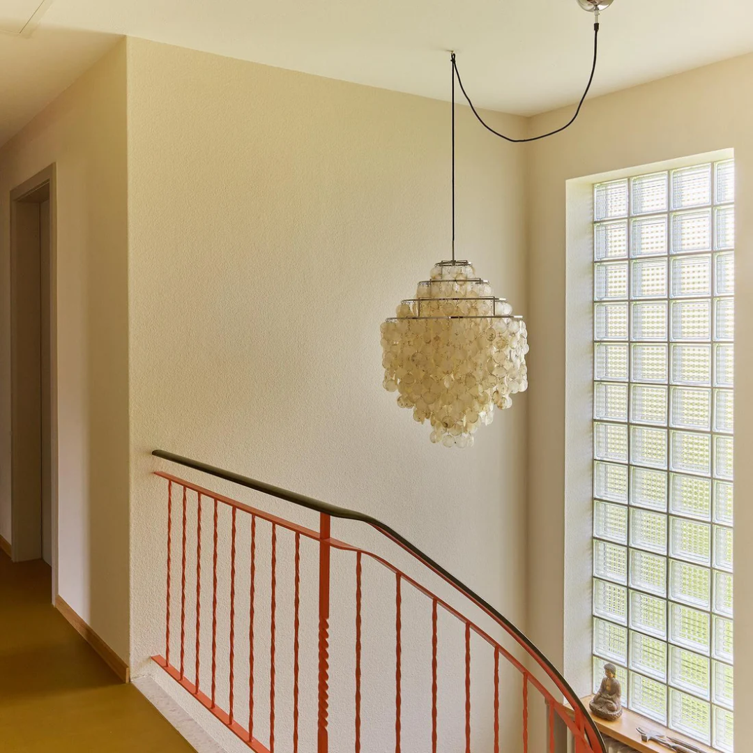 Lampada Vintage Elegante con Conchiglie e Atmosfera Marittima