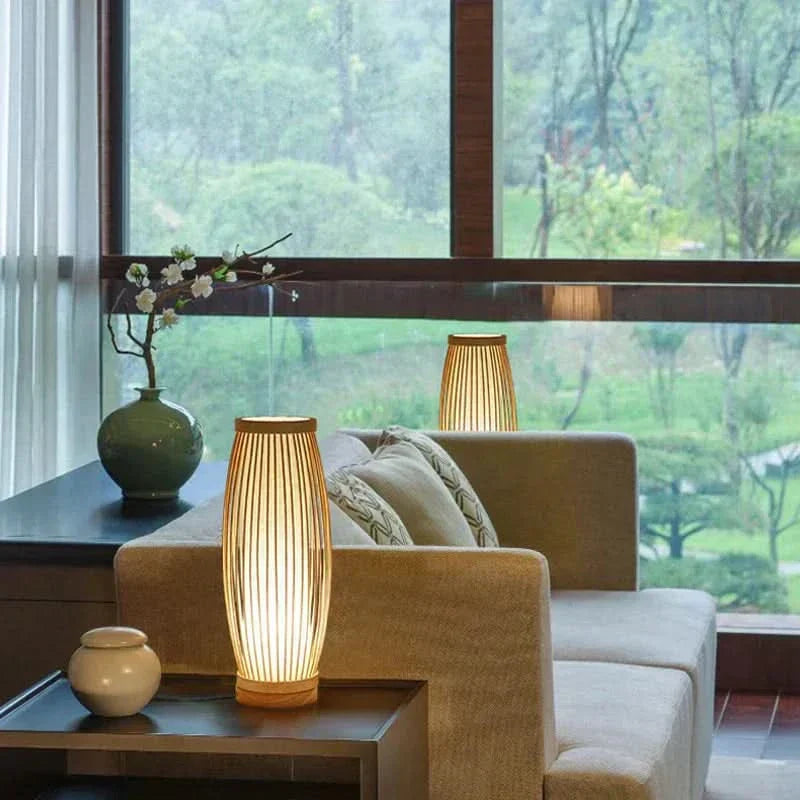Lampada da tavolo in bambù giapponese con luce calda
