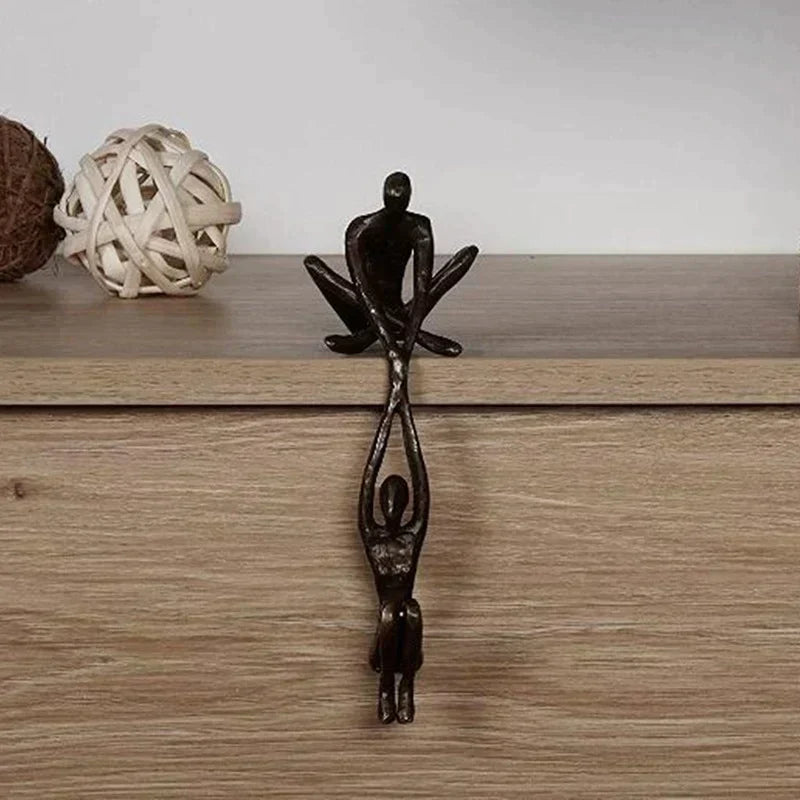 L'eleganza dell'amore e della forza in ogni statuetta!