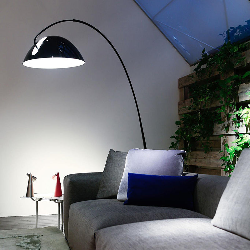 Lampada da Terra in Metallo Nero con Base Rotonda