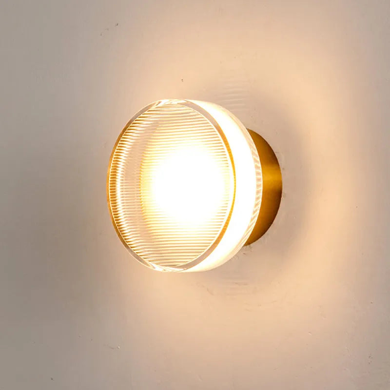 Valyona – Lampada da Parete in Metallo Moderna | Design a Cono Nero e Oro | Illuminazione LED Calda