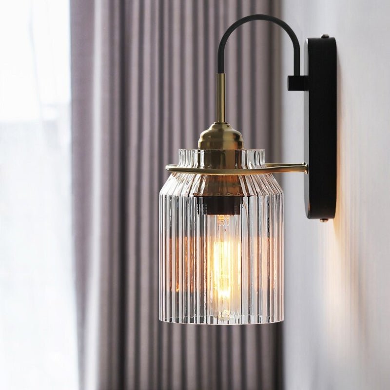Lampada da Parete Vintage con Ombrello in Vetro Rigato – Corpo in Ferro, Base E27